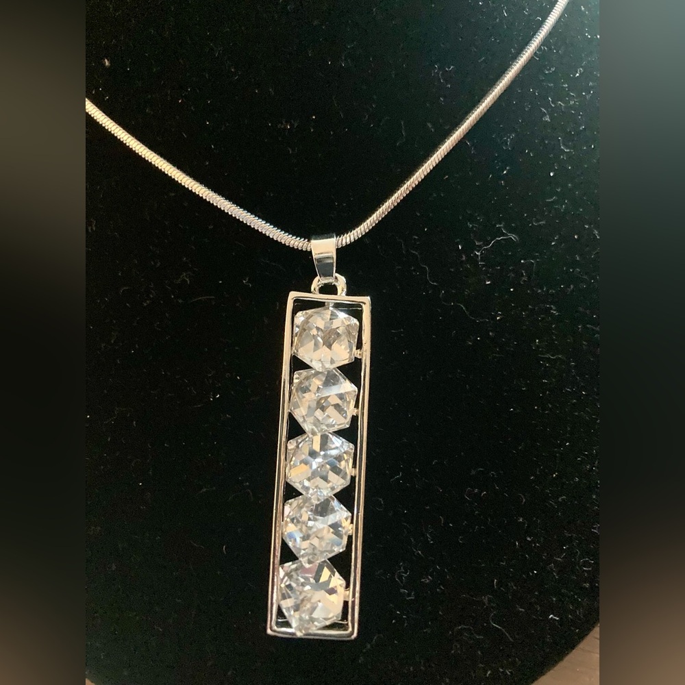 Elegant Silver Necklace with Clear Gemstones